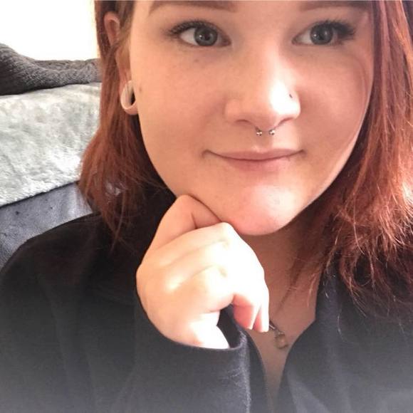 Meet your Posher, Gillian - Picture 1 of 2